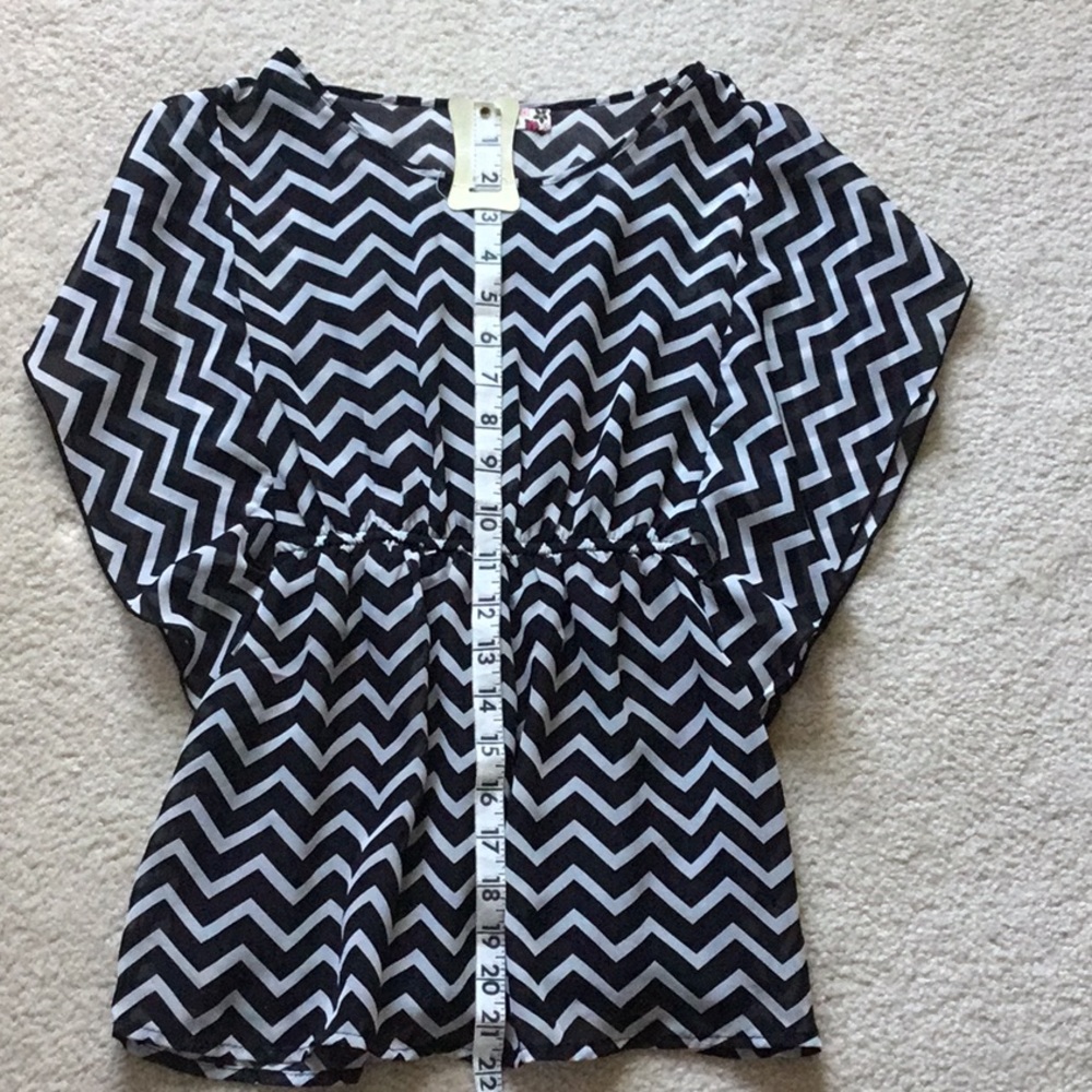 Girls Large chevron pattern black & white blouse - Picture 5 of 7